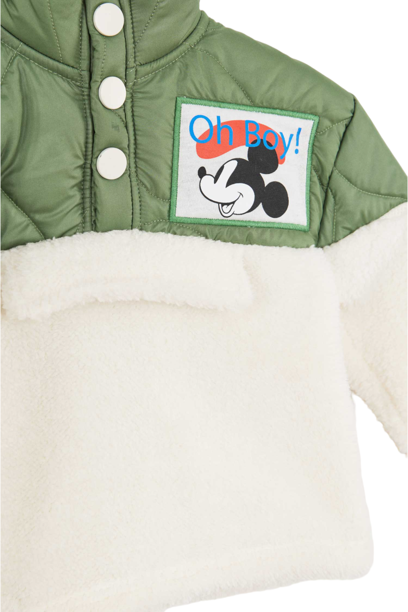 FLEECE ΜΠΛΟΥΖΑ MICKEY ΜΕ ΚΕΝΤΗΜΑ ΣΤΗΝ ΠΛΑΤΗ ΚΑΙ ΚΛΕΙΣΙΜΟ ΜΕ ΚΟΥΜΠΙΑ Εκρού-Κυπαρισσί 18-24 μηνών FLEECE ΜΠΛΟΥΖΑ MICKEY ΜΕ ΚΕΝΤΗΜΑ ΣΤΗΝ ΠΛΑΤΗ ΚΑΙ ΚΛΕΙΣΙΜΟ ΜΕ ΚΟΥΜΠΙΑ Εκρού-Κυπαρισσί 18-24 μηνών